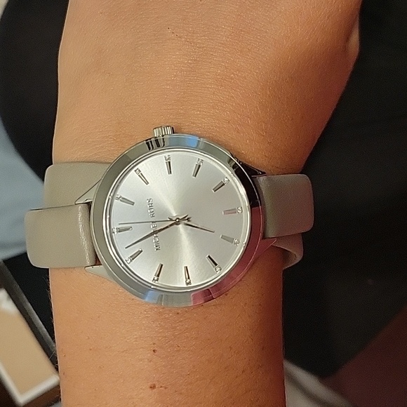 Michael Kors Watch - Picture 2 of 6